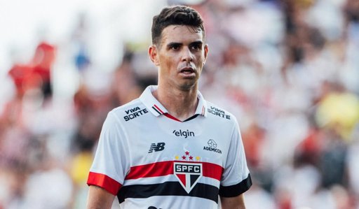 El futbolista brasileño Oscar contempla el retiro por problemas cardíacos