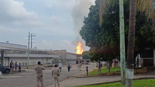 Explosión en ducto de Pemex en Chiapas deja militares heridos y provoca evacuación masiva