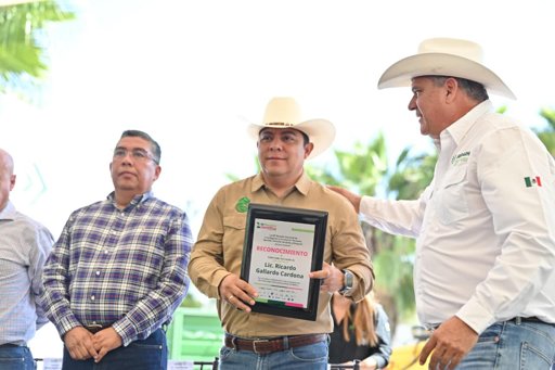 Gobierno de SLP fortalece al campo con entrega de equipamiento a productores