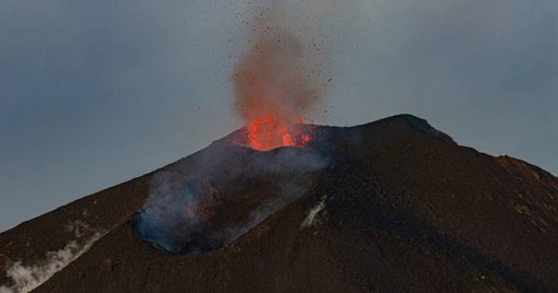 Alerta Naranja en el Volcán Puracé por Aumento de Actividad Sísmica y Emisiones