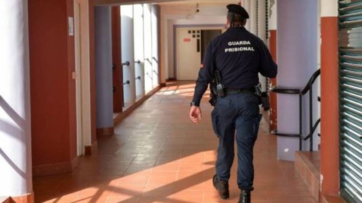 Falta de Efetivos Motiva Protesto Prolongado de Guardas Prisionais no Linhó