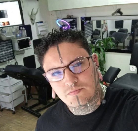 Asesinan a reconocido tatuador en Ciudad Bolívar durante un asalto a su negocio