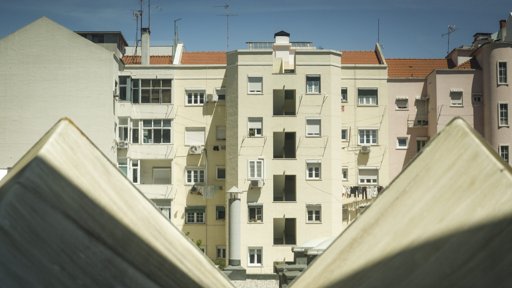 Teto de 2.300 euros para "renda moderada" gera polémica e receios de inflação