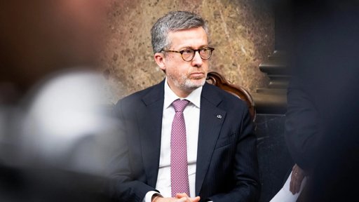 Polícia Municipal de Lisboa Aclamada como Herói na Tragédia do Ascensor da Glória