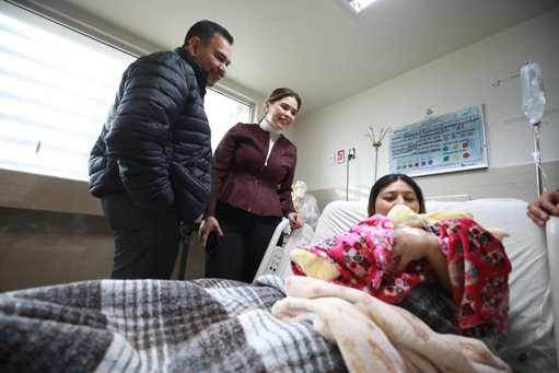 Tradición y Esperanza: Autoridades Dan la Bienvenida a los Primeros Ciudadanos de 2026