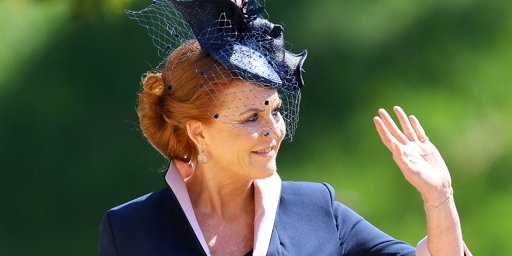 Emails revelam que Sarah Ferguson chamou Jeffrey Epstein de "amigo supremo" após renegá-lo