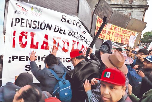 CNTE realiza paro de 48 horas y amenaza con boicotear el Mundial 2026