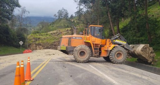 Cierre total de la Vía al Llano por masivo deslizamiento genera pérdidas millonarias