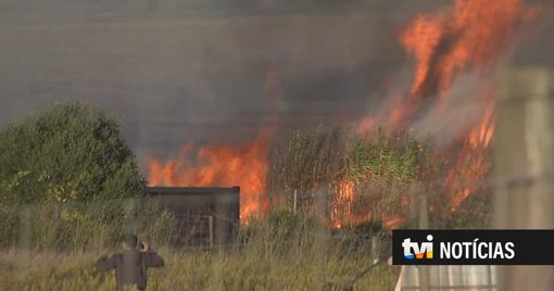 Incêndio de Grandes Proporções no Algarve Alastra de Aljezur para Lagos