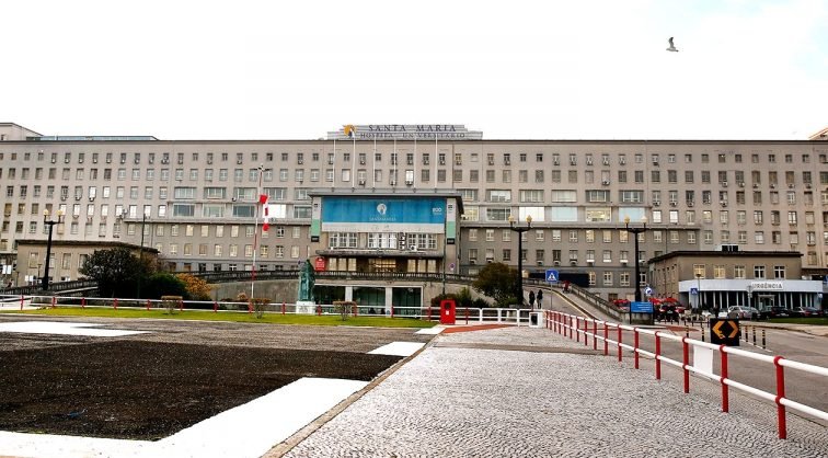 Costureiras do Hospital de Santa Maria dão nova vida a têxteis descartados