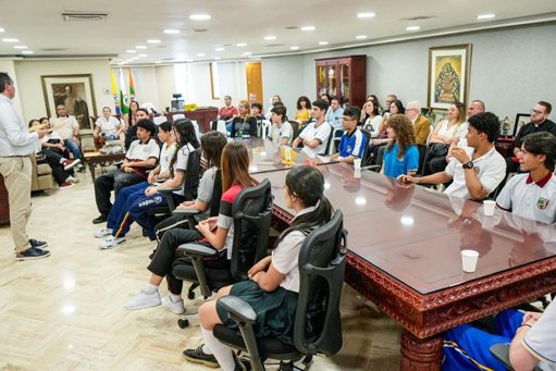 Jóvenes de Envigado participan en intercambio académico y cultural en Canadá