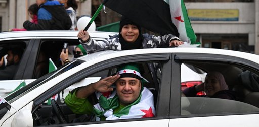 Syrie : un an après la chute d'Assad, une transition fragile entre espoir et défis