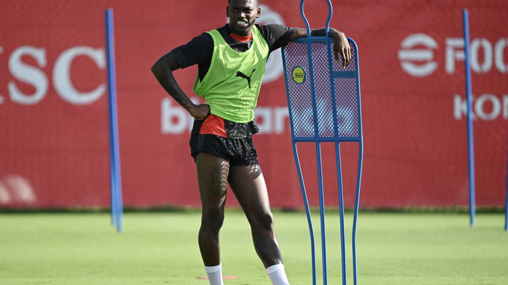 Rafael Leão elogia Allegri e fala em vencer o Mundial por Jota e Ronaldo