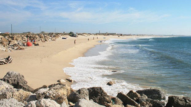 Praias da Figueira da Foz Reabertas Após Intervenção de Alimentação Artificial