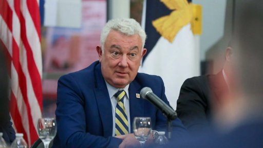 Atraso Salarial na Base das Lajes Devido a 'Shutdown' do Governo dos EUA Gera Preocupação nos Açores