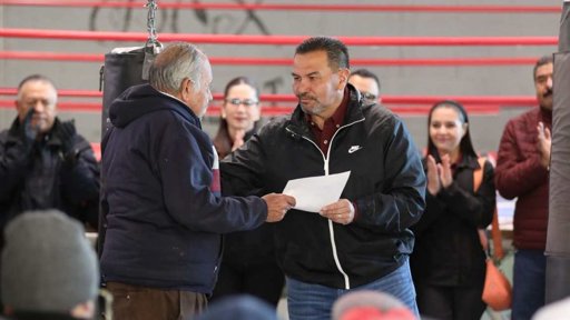 Alcalde de Juárez entrega apoyos directos a 1,400 familias afectadas por lluvias