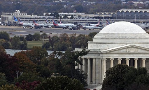 Poder judicial y legislativo desafían la política arancelaria de Trump