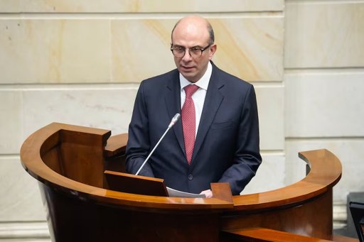 Elección de Carlos Camargo en la Corte Constitucional Desata Crisis en el Gabinete