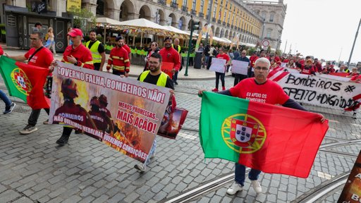 Bombeiros Voluntários Protestam em Lisboa por uma “Carreira Digna”
