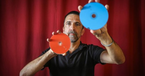 Manel Cruz, voz dos Ornatos Violeta, em entrevista no podcast "Posto Emissor"