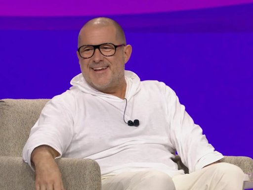 El Dispositivo de IA de Jony Ive y OpenAI Enfrenta Retrasos por Desafíos de Software