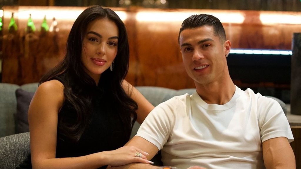 El Compromiso de Cristiano Ronaldo y Georgina Rodríguez Anunciado en Instagram