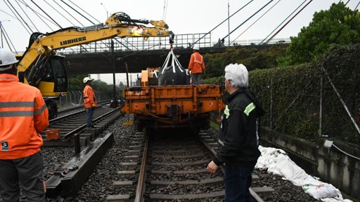 Socavación en la vía férrea paraliza parcialmente la Línea A del Metro de Medellín