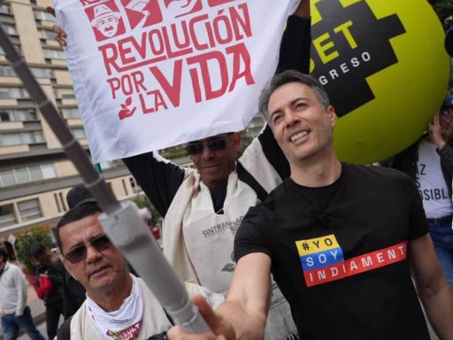 Daniel Quintero revive su candidatura presidencial con el aval del partido indígena AICO