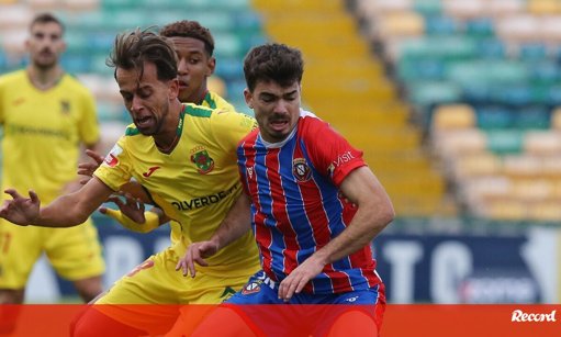 Empate entre Paços de Ferreira e Felgueiras marcado por polémica