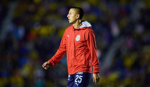 Roberto Alvarado, baja sensible para Chivas y la Selección Mexicana por esguince de tobillo