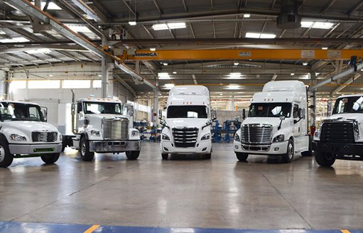 Trump anuncia arancel del 25% a camiones pesados; México queda exento por T-MEC