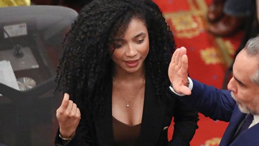 Anulación de títulos universitarios de Juliana Guerrero genera escándalo político y judicial