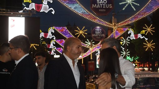 Feira de São Mateus em Viseu Marcada por Debate Político e Luto Nacional