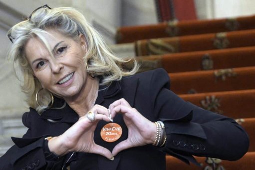 Le collier de Caroline Margeridon flouté sur France 2 : l'antiquaire réagit à la polémique