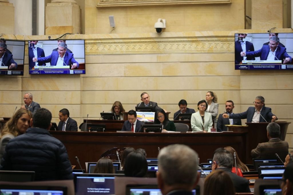 Avanza en el Congreso referendo de descentralización fiscal impulsado por la oposición