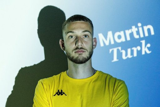 Guarda-redes do Estoril Martin Turk chamado à seleção da Eslovénia para substituir o lesionado Oblak