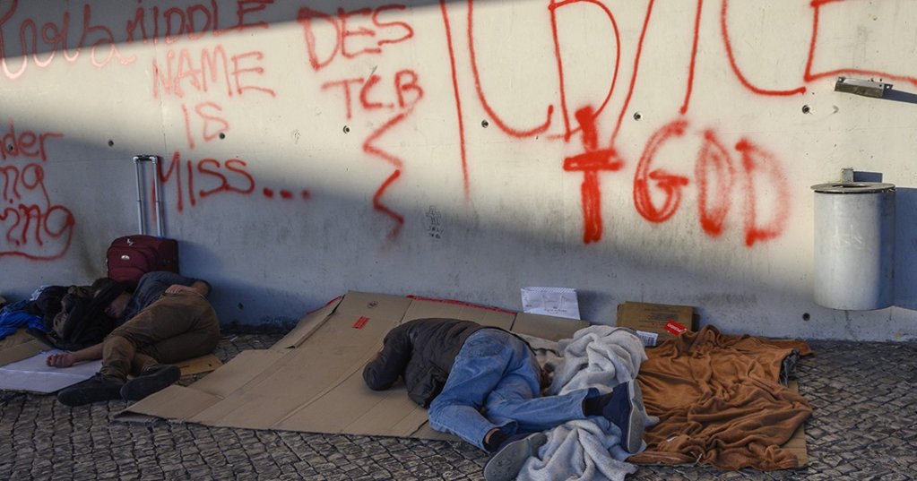 Aumento de Despejos e Proliferação de Habitação Precária Agravam Crise Social