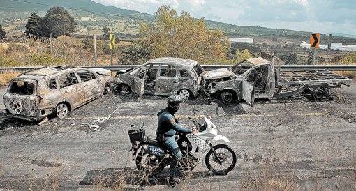 Operativo contra líder del CJNG en Michoacán deja dos muertos y desata narcobloqueos