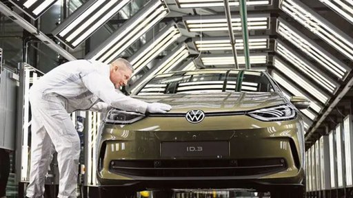 Uma em Cada Três Empresas Alemãs Prevê Cortar Postos de Trabalho em 2026