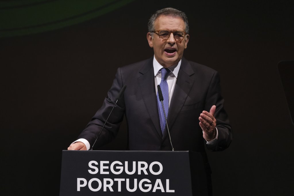 António José Seguro Posiciona-se em Temas Nacionais e Vê Candidatura Crescer