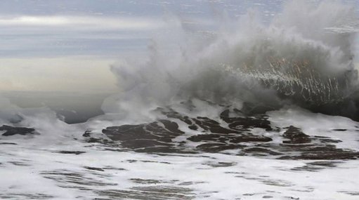 Autoridade Marítima Nacional Alerta para Forte Agitação Marítima em Toda a Costa