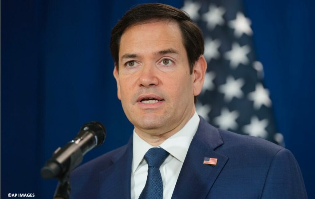 Trump convoca Zelensky a Washington para discutir paz com forte apoio europeu