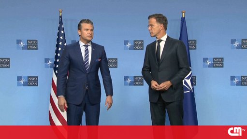 A Dupla Abordagem de Trump à Guerra na Ucrânia: Diplomacia e Ameaça Militar