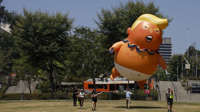 Contestação Interna: Protestos contra Políticas de Imigração e Justiça