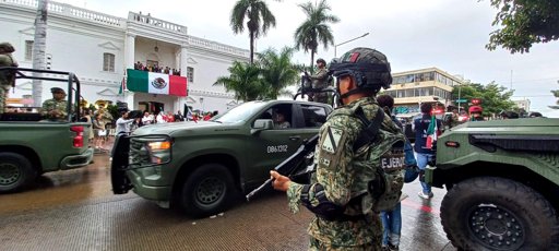 Desfile de Independencia en Culiacán se realiza con baja afluencia ciudadana y bajo la lluvia