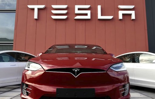 Ganancias de Tesla caen 37% afectadas por aranceles aduaneros