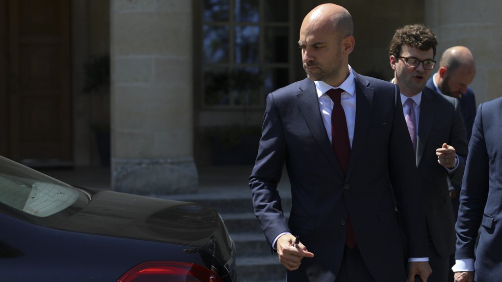 Governo Libanês Aprova Desarmamento do Hezbollah sob Pressão Internacional