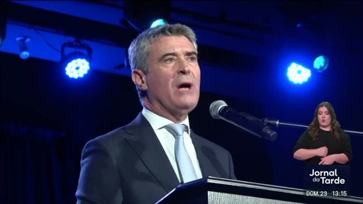 José Luís Carneiro foca-se na crise do SNS e na diáspora