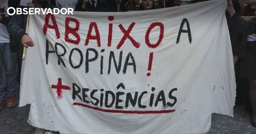 Estudantes Manifestam-se no Porto Contra Aumento das Propinas