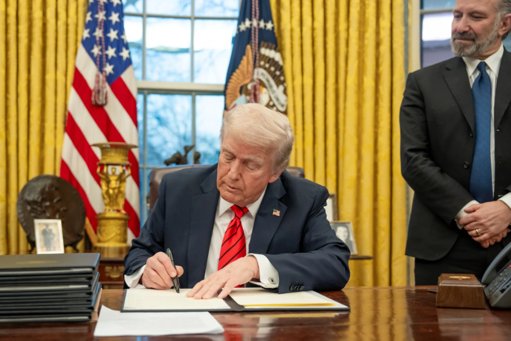 Relações EUA-China Abaladas por Despedimento de Diplomata e Controlos de Exportação